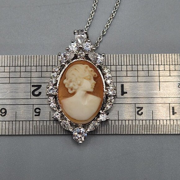 Jaqueline Kennedy X Camrose and Cross Cameo & Crystal Pendant Necklace JBK w Box - Picture 11 of 15